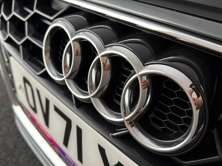 AUDI A4 Photo bsapi-bb4d4022b19f8f0f346b656d7480810e526035cf.jpg