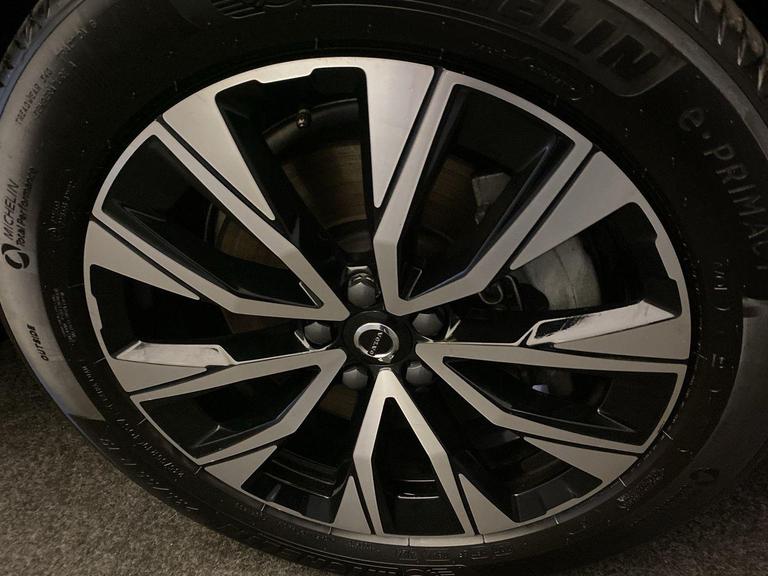 VOLVO XC60 Photo bsapi-bca23088791f88d0272752bb9587264eeac8c2ad.jpg