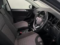 VOLKSWAGEN Tiguan Photo 9