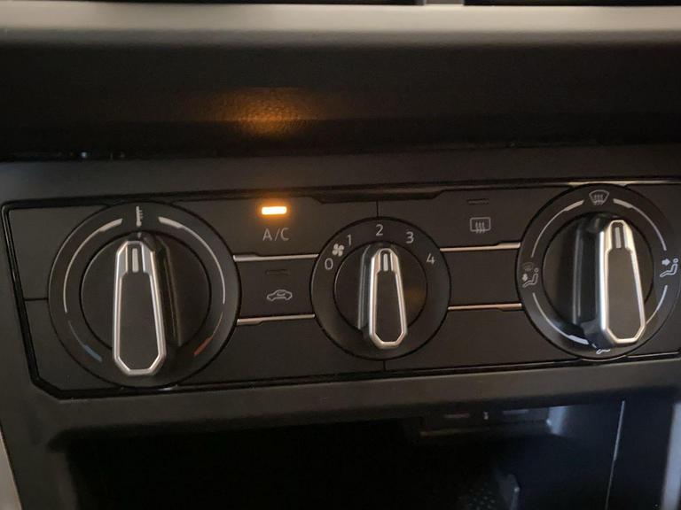 Volkswagen TAIGO Photo bsapi-bd463863c4220fc9f2cb467e5b7edf5ec074e7e3.jpg