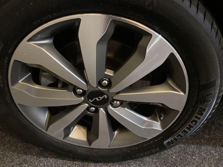 Kia STONIC Photo bsapi-bde7470678971c2a70ac58a62f644777d20e9df2.jpg
