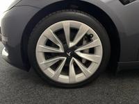 TESLA Model 3 Photo 26