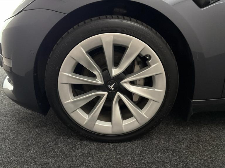 TESLA Model 3 Photo bsapi-c10d8ed40f14b783c0705cfec0fb2592cc176f23.jpg