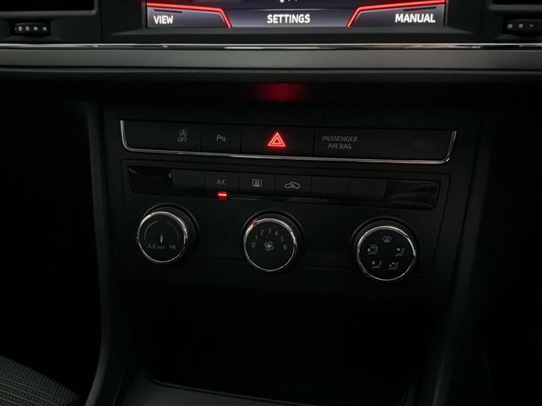 SEAT LEON Photo bsapi-c3681dc4b71c048eb99def9a0a91a286cd5c55c8.jpg