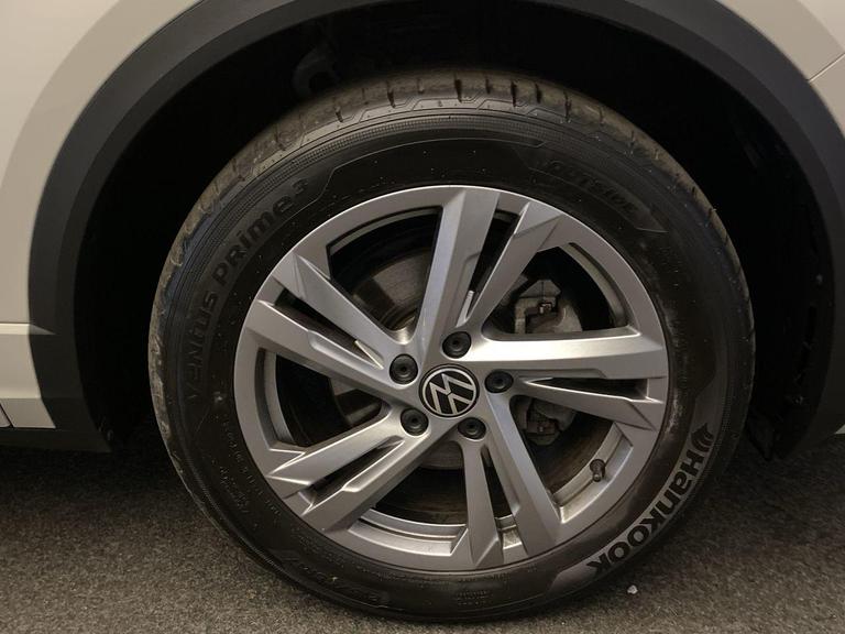 Volkswagen T-ROC Photo bsapi-c52a7897b91127f66eafd9942f01d60acbdc98a2.jpg