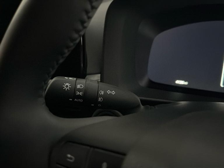 TOYOTA C-HR Photo bsapi-c5ac7683b454a672de9fd7e45b6a1cc920dc3ae1.jpg