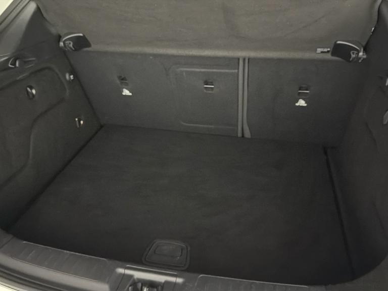 INFINITI Q30 Photo bsapi-c5c36b9e4a7dd804d882ae986c5f20e440540f20.jpg