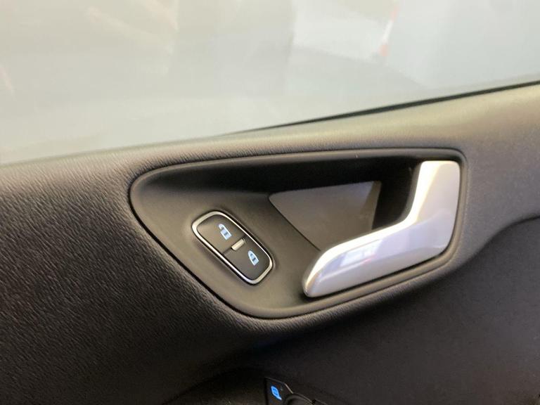 Ford FIESTA Photo bsapi-c60f70e820a88ccc7fcf5dadd786a78c61a5f665.jpg
