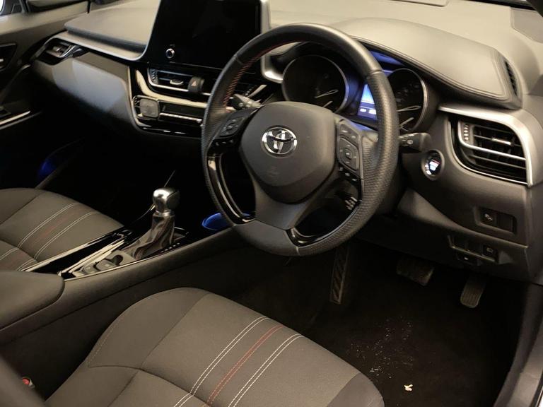 TOYOTA C-HR Photo bsapi-c92158e56588c1aadd8e185a69d06dfcd900df27.jpg