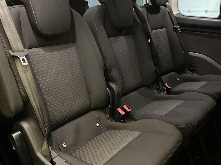 FORD TOURNEO CUSTOM Photo bsapi-c9de4f19e2385dc214dfd239f10719e93a25a9ab.jpg
