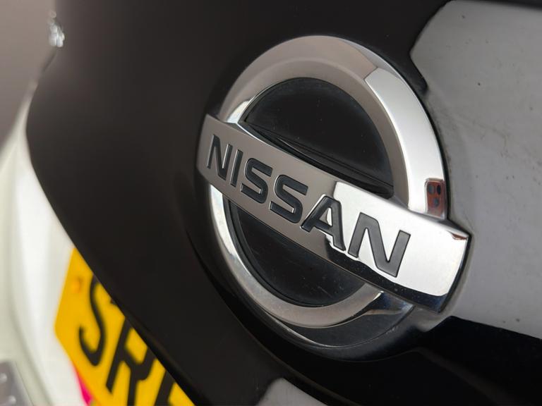 NISSAN LEAF Photo bsapi-c9e5fed1154c71ecd9b80bbff73539ef4b75a4e8.jpg