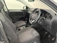 VOLKSWAGEN Tiguan Photo 9