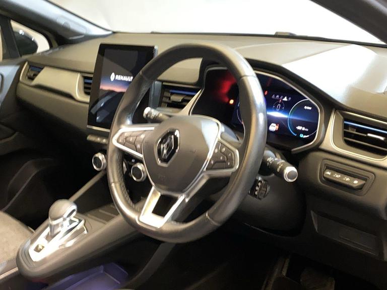 RENAULT Captur Photo bsapi-cdd3f2d0b7e0a96872774c394b31f0099c9b5c5e.jpg