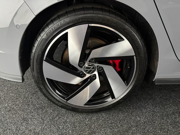 Volkswagen GOLF Photo bsapi-cddbb6ce636df7a402b035c95318c958b45bb3e5.jpg