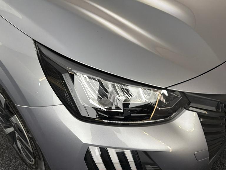 PEUGEOT 208 Photo bsapi-ce26e274e76c64b1457b3e9a3f5bf496a6a5fa21.jpg