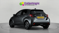 TOYOTA Yaris Photo 1