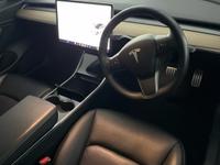 TESLA Model 3 Photo 9