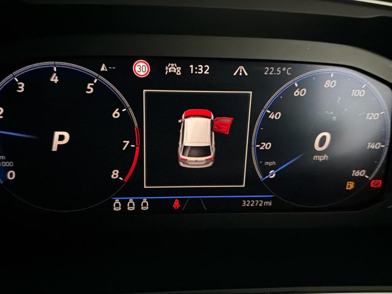 Volkswagen TIGUAN Photo bsapi-d412b2b497a4c5220ba0c049962e19a9ab33419b.jpg
