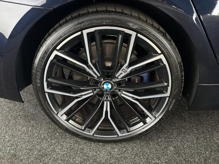 BMW 5 Series Photo bsapi-d47aca1a07c7d11352202846e77871e281d70061.jpg