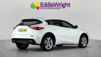 INFINITI Q30 Photo 6