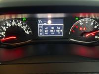 PEUGEOT 208 Photo 11