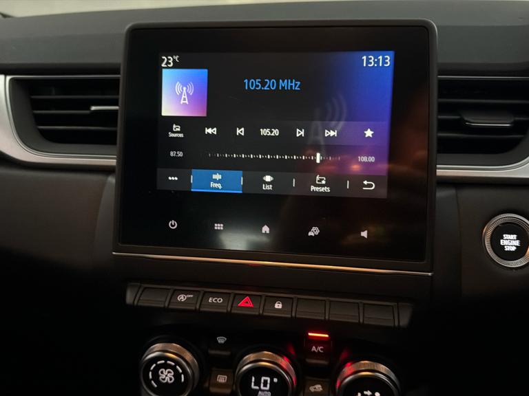 RENAULT Captur Photo bsapi-d58a22e7ee31d16652c0d906fd6169f04104453e.jpg