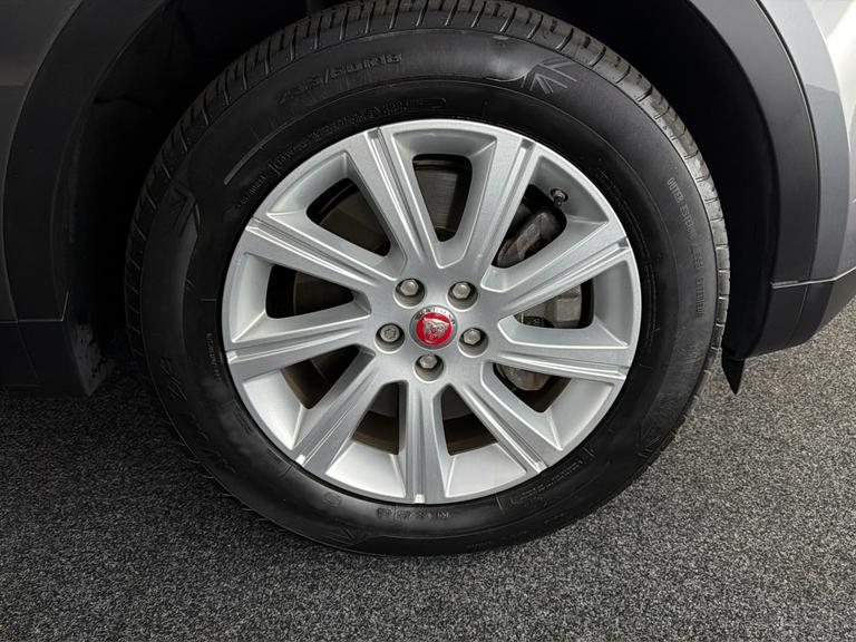 JAGUAR E-PACE Photo bsapi-d5d283bea6488f04e594cb548b1b4242c8afb400.jpg