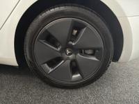 TESLA Model 3 Photo 25