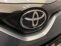 TOYOTA C-HR Photo 16