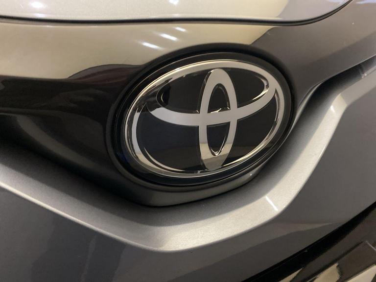 TOYOTA C-HR Photo bsapi-d839c3e24c761ab5f10c9e8e63834020eca17116.jpg