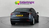 TESLA Model 3 Photo 4