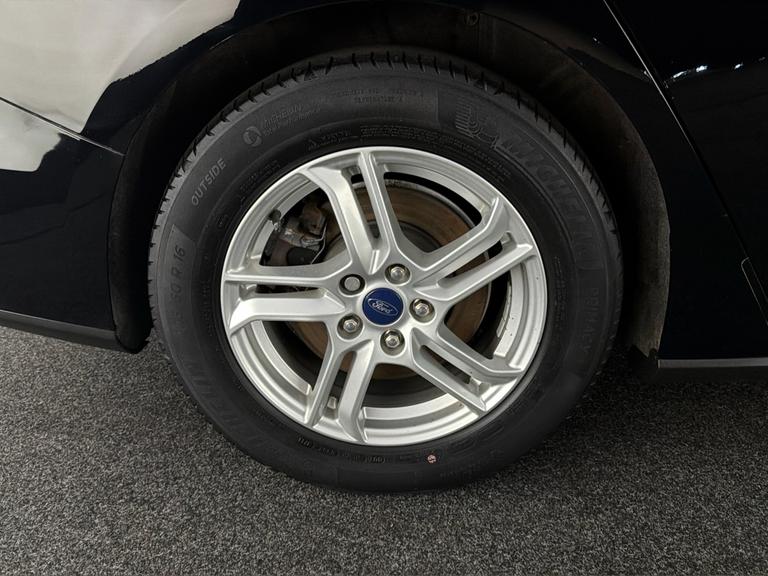 FORD Focus Photo bsapi-dc0a0817a61edda10830671c176b7140a939d5c8.jpg