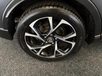 Toyota C-HR Photo 22