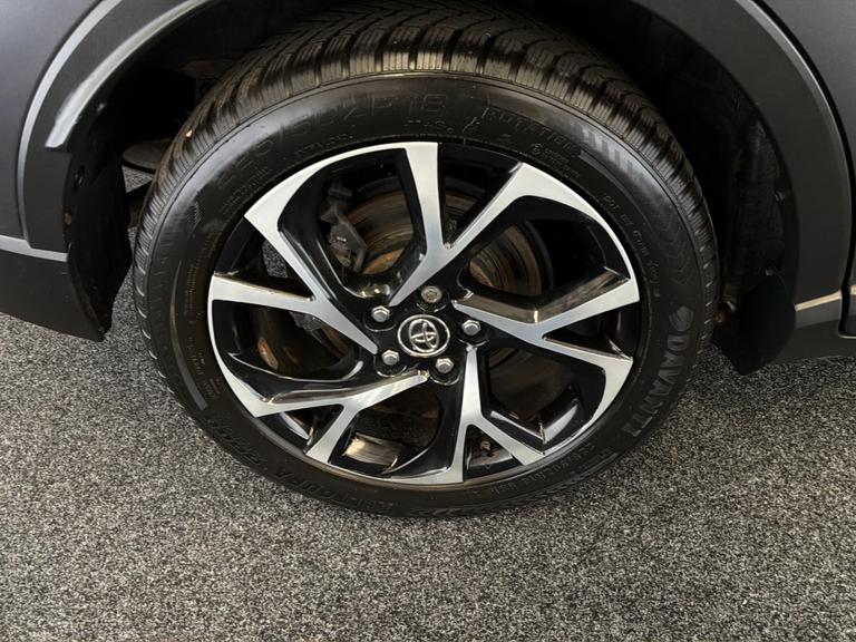Toyota C-HR Photo bsapi-dcd8c12b2949b71e6f6d3f880a703ccd149ad423.jpg
