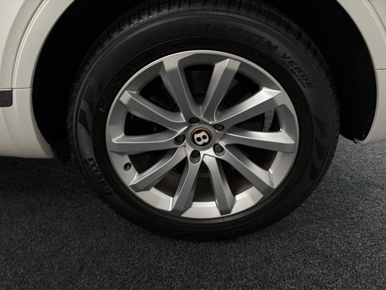 Bentley BENTAYGA Photo bsapi-ddb963f6e1780e681900bcaf9e39a2d2978b15ac.jpg