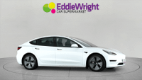 TESLA Model 3 Photo 8