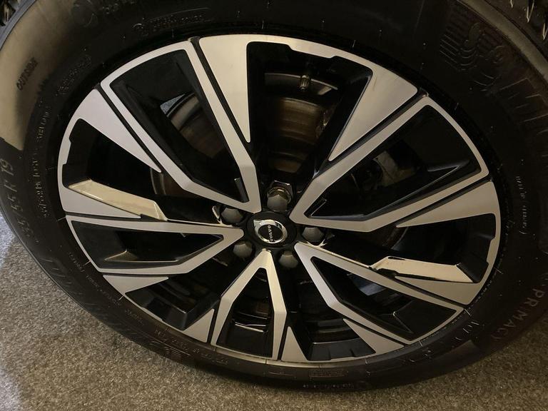 VOLVO XC60 Photo bsapi-dee680ad8c3a92058b3d9918e87510c2273cf57c.jpg