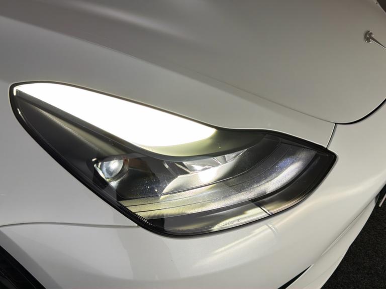 TESLA Model 3 Photo bsapi-e0182bdf0247cfd1f439332a2535e2f9fc1abd97.jpg