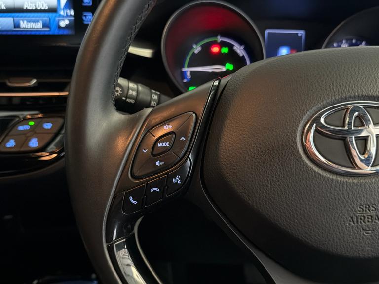 Toyota C-HR Photo bsapi-e02868d35d89f27129b1dd63caba5311f6725a4a.jpg