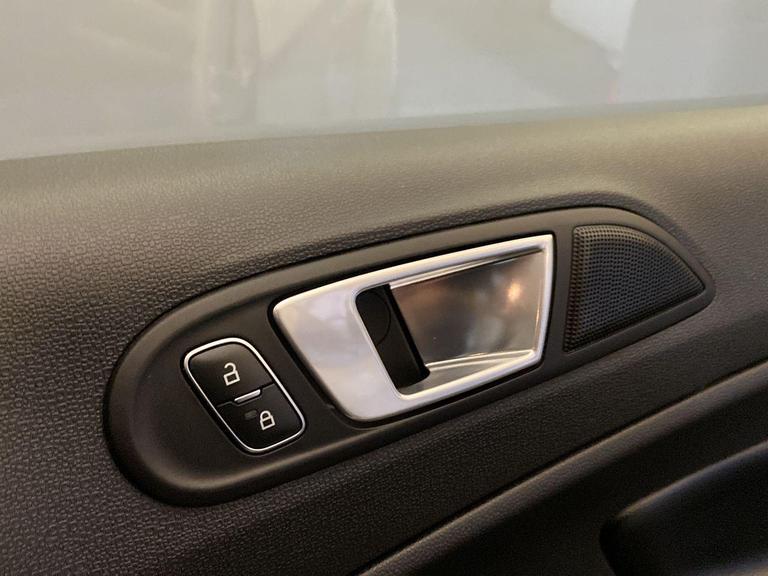 FORD ECOSPORT Photo bsapi-e07ffea0633db266377d0ab1e2a964c8fa50a382.jpg