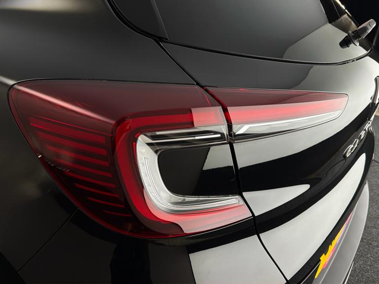 RENAULT CAPTUR Photo bsapi-e09f453ba881cf4914e33a11de5ce098187ff002.jpg