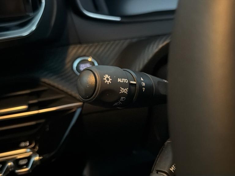 PEUGEOT 208 Photo bsapi-e114a60c812437290f8d86bc1f2cce14278ad6c3.jpg