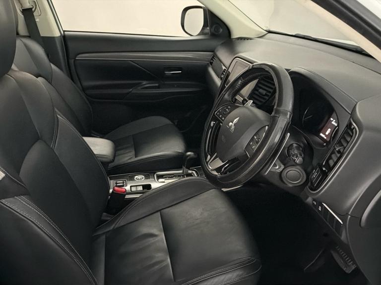 MITSUBISHI Outlander Photo bsapi-e14a7a23dda98fc6b1322b7044c6e300f9420dab.jpg