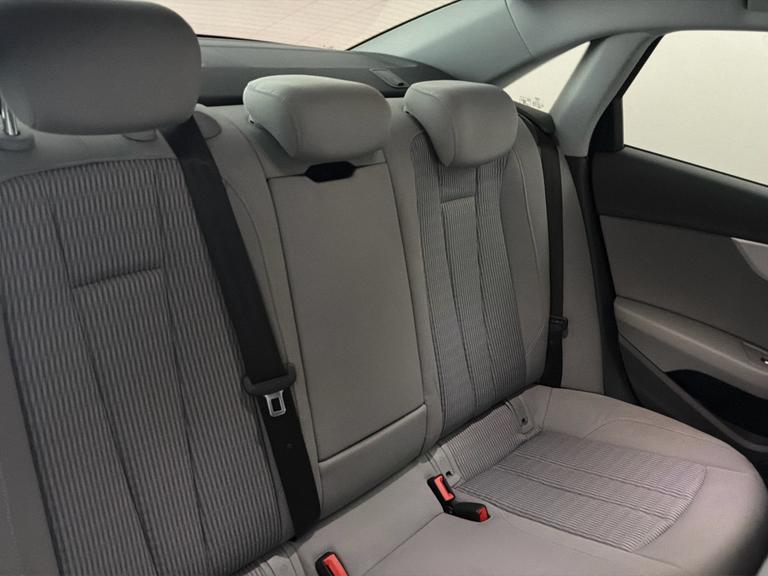 Audi A4 Photo bsapi-e1ec81642298ef331d25cb6d2f1e90a3664fe4a6.jpg