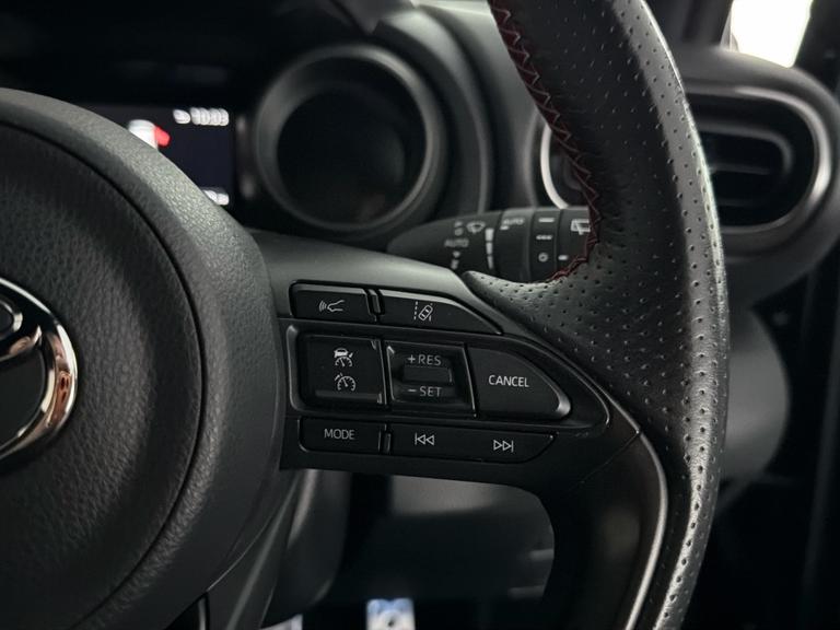TOYOTA Yaris Photo bsapi-e224794501ff55ee1a84bf991eb16bdcba85ea7f.jpg