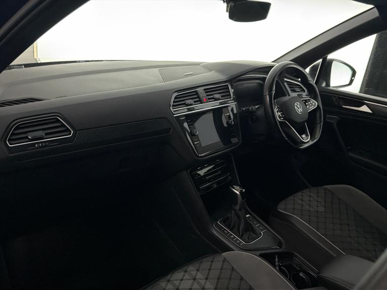 Volkswagen Tiguan Photo bsapi-e23e9905c6ac2142e5ac5ba985bcc0b89e2eb421.jpg