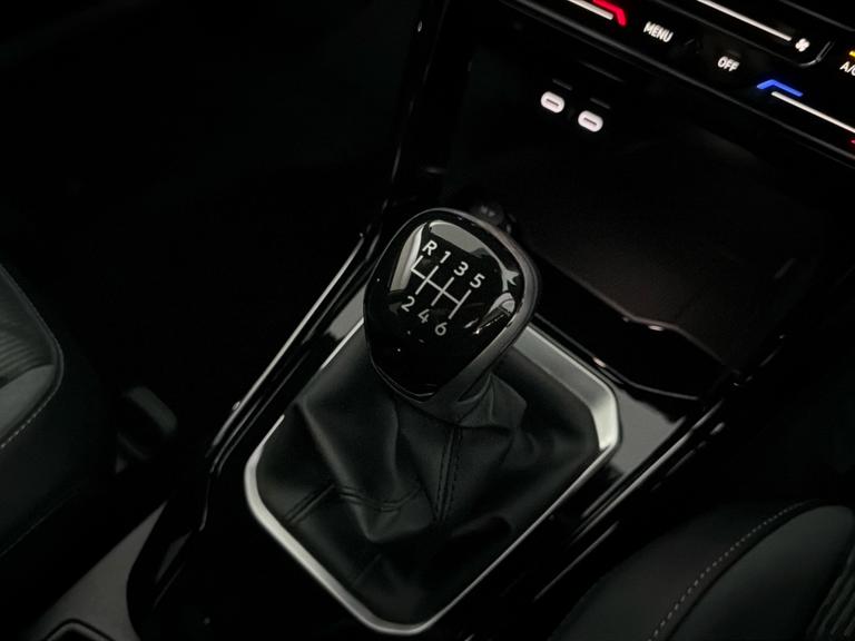VOLKSWAGEN T-ROC Photo bsapi-e270a030480f0204b0b90241900703afb56db559.jpg