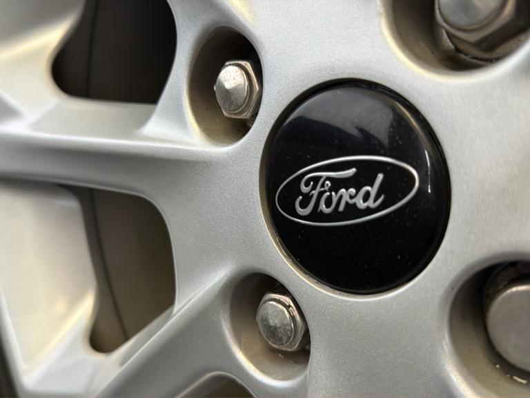 FORD Fiesta Photo bsapi-e2cace1898dc269459c574be9722eddd9c03b36e.jpg