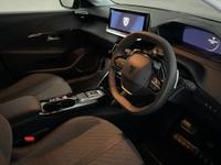 PEUGEOT 208 Photo 9