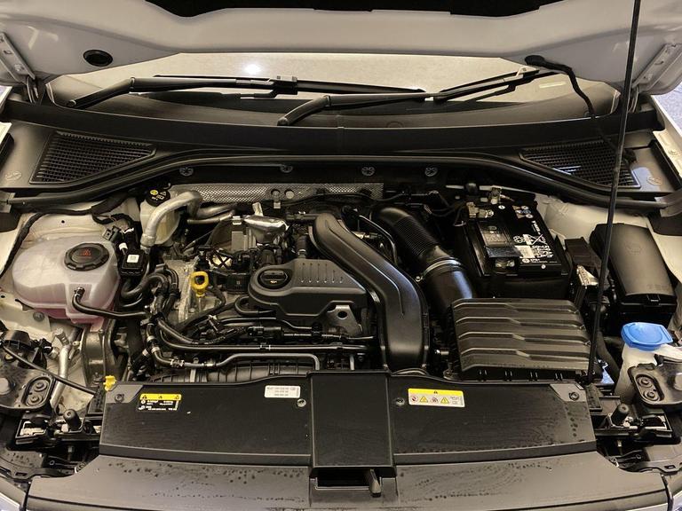 Volkswagen T-ROC Photo bsapi-e366cfaa581d6f3315230ffe52a0ea31b9bfab47.jpg